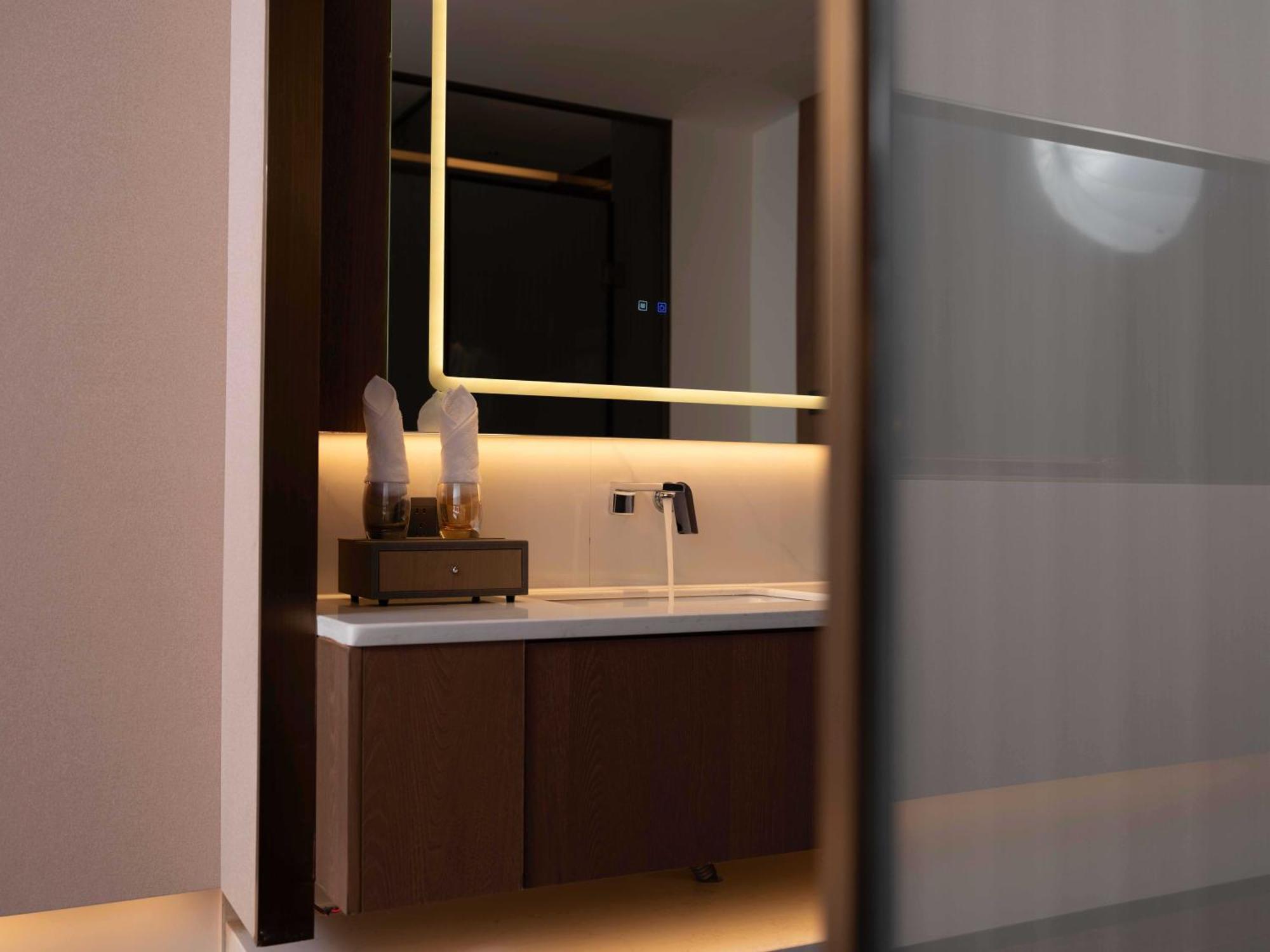 Zhangjiajie Utopia Hotel--Free One Way Pick Up Service Over 2 Nights Exterior photo