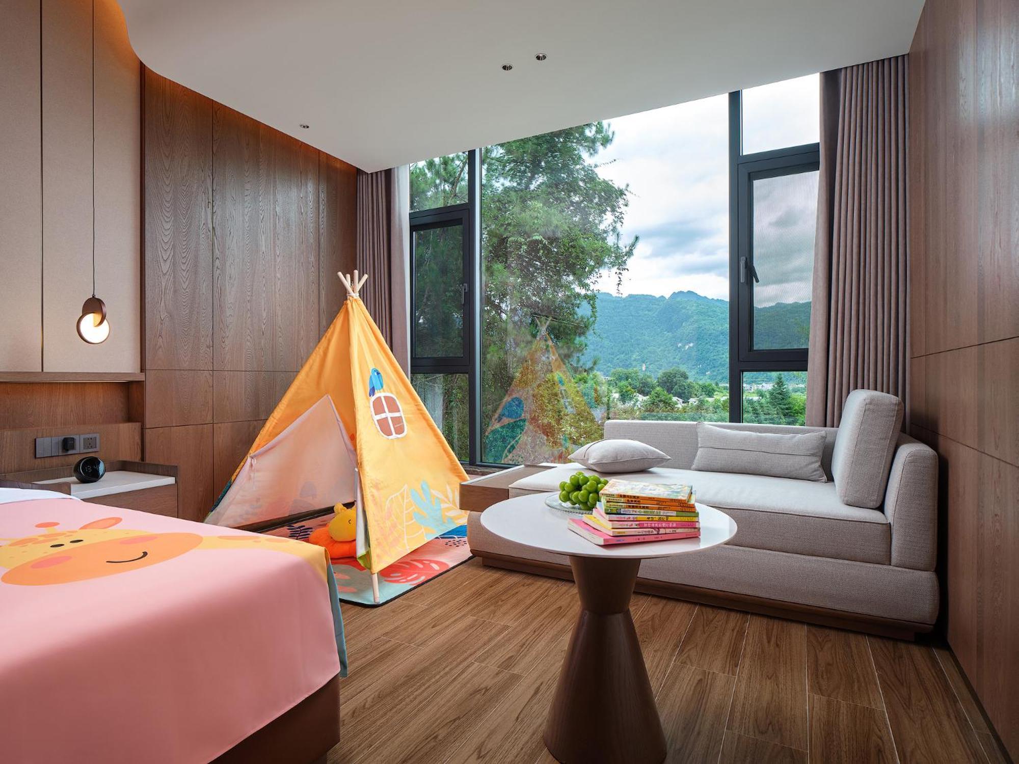 Zhangjiajie Utopia Hotel--Free One Way Pick Up Service Over 2 Nights Exterior photo
