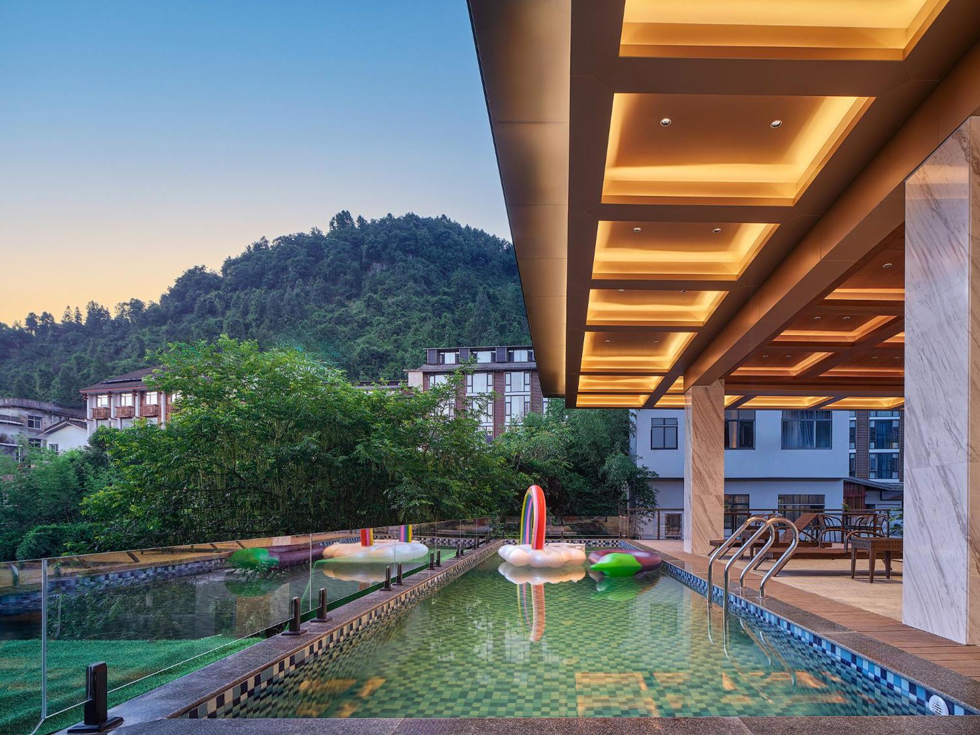 Zhangjiajie Utopia Hotel--Free One Way Pick Up Service Over 2 Nights Exterior photo